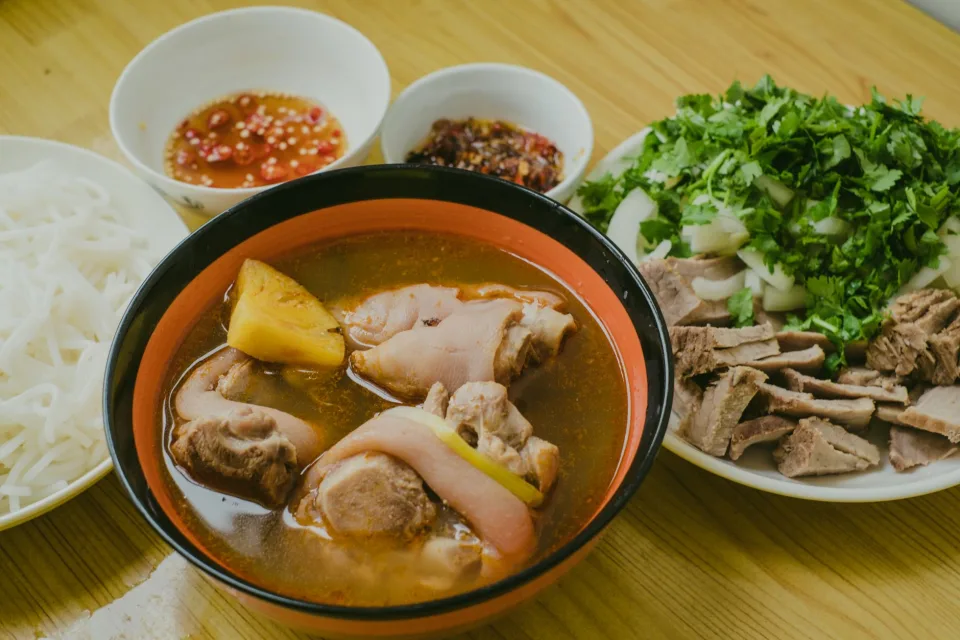 Đội ngũ pha chế tại quán